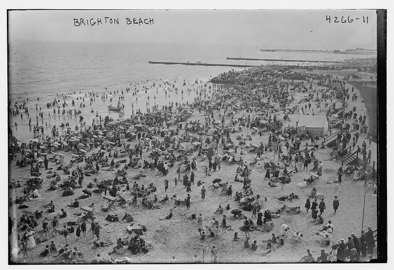 Illustration for article titled Vintage Beach